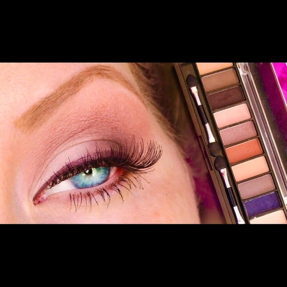 🎂 BIRTHDAY SUIT EYESHADOW PALETTE 🎂 - Picture 3 of 11